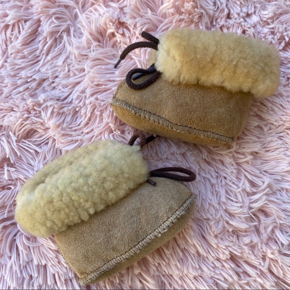 Minnetonka Other - Minnetonka sheepskin bootie Minnetonka Other - Minnetonka sheepskin bootie